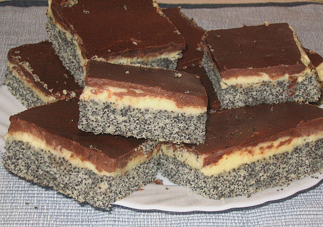 Mohnkuchen mit Vanillecreme und Schoko (leckerer Blechkuchen, schmeckt ...