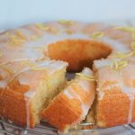 Rhabarber-käsekuchen mit butterstreuseln