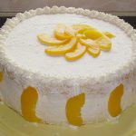 Geröstetes Brot mit gebackenem Knoblauch