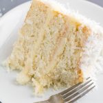 Geröstetes Brot mit gebackenem Knoblauch