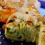 Spaghetti mit frischen Kräutern und Schafskäse