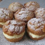 Apfelkuchen mit Apfelmus und Mandelstreuseln vom Blech