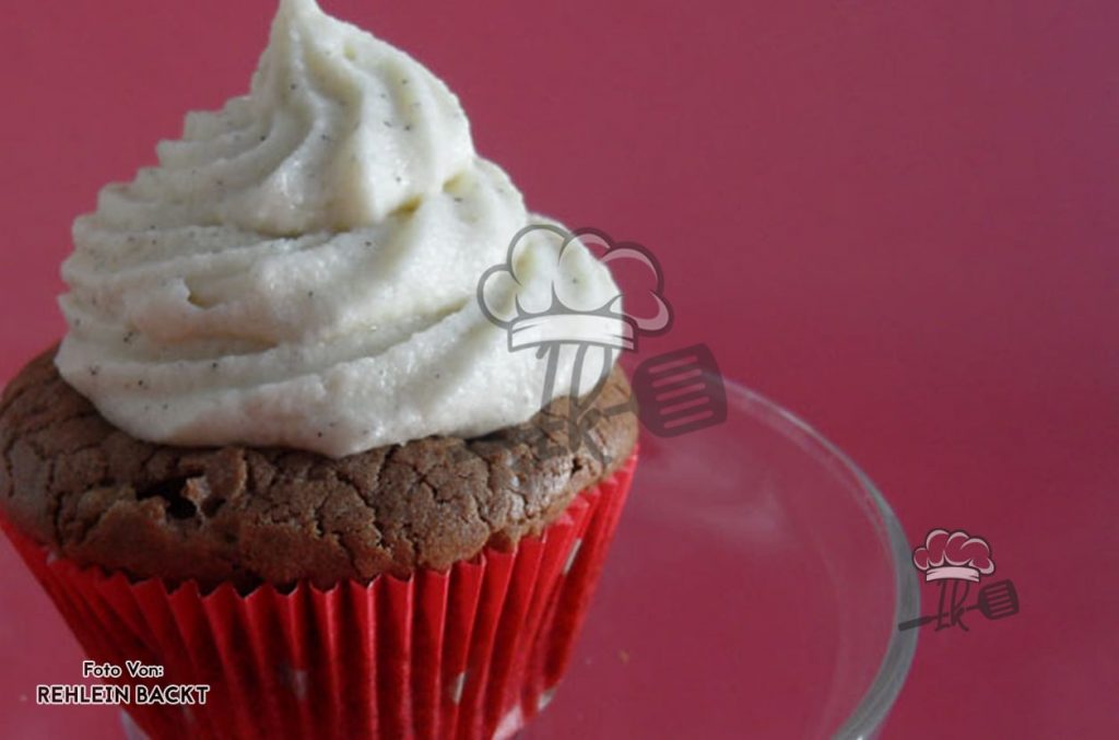 Schoko-Cupcakes mit Vanille-Schmand-Frosting – 1k Rezepte