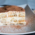 Leichte Low Carb Quark-Sahne-Torte mit Kirschen