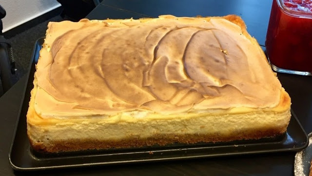 Quarkkuchen vom Blech mit Vanillepudding